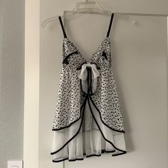 Never Worn. Like New Condition. Size Medium Coquette White Nightgown For Spring, White Coquette Nightgown For Spring, White Coquette Nightgown For Sleep, White V-neck Coquette Sleepwear, Chic White Sleepwear For Loungewear, Chic White Summer Sleepwear, Chic White Sleepwear For Summer, White Sleeveless Nightgown For Party, White Sleeveless Party Nightgown