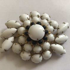 Vintage Brooch.Made USA.Unmarked Judy Lee.Milky Glass.White color.Gold tone.Excellent vintage condition Vintage from 1950s. Vintage Brooch, White Color, Austria, Brooch Pin, Brooches, Made In Usa, Etsy Accessories, Pearl Earrings, Accessory Gift