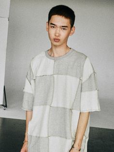 Composition : COTTON 100%Country of Origin : CHINA Urban Cotton Top For Layering, Gray Cotton Drop Shoulder T-shirt, Gray Drop Shoulder Cotton T-shirt, Oversized Short Sleeve T-shirt For Layering, Casual Gray T-shirt For Layering, Oversized T Shirt, Oversized Tshirt, Composition, Top Outfits