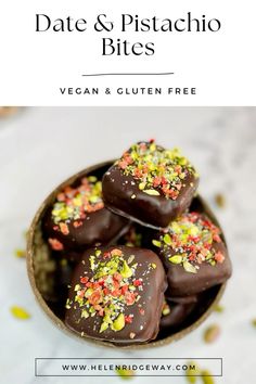 With only 4 ingredients, these date and pistachio bites are a great alternative to shop-bought snacks. You can use whichever combination of nuts you like. Simply blend with dates and nut butter and dip in dark chocolate. You’ll definitely want more than one! Quinoa Crunch Bars, Pistachio Bites, Quick Sweet Treats, Sweet Treats To Make, Quinoa Crunch, Raw Vegan Dessert Recipes, Date Caramel, Freeze Dried Raspberries, Dried Berries