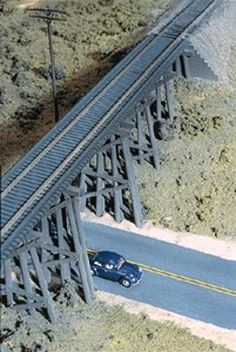 Walthers Cornerstone 3147 HO Scale Trestle w/Deck Girder Bridge -- Kit - 15-1/2 x 4 x 4 38.7 x 10 x 10cm Bridge Support, Trestle Bridge, Ho Train Layouts, Ho Scale Buildings, Railroad Bridge, Model Train Sets, Model Railroading, Building Material, Bridge Design