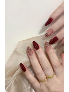 Korean Nail Art 2023, Nails 2023 Trends Christmas, Nail Art Designs Cute Korean, Nail Art Pengantin, Nail Art Simple Elegant Classy Maroon, Nail Art Maroon Elegant, Nail Art Maroon Simple, Nailart Merah Maroon, Nail Art Elegant Classy Beautiful