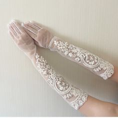 Regency Gloves, Bridgerton Clothes, Regency Ball Gown, Gloves Wedding Dress, Gloves For Wedding, Ball Gowns Victorian, Beautiful Gloves, Regency Ball, Nontraditional Wedding Dress