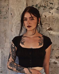 Traditional Chest Tattoo, Traditional Tattoo Woman, Tattoed Women, Tattoed Girls, Hair Tattoos, Black Ink Tattoos, American Traditional Tattoo, Tattoo Blog, Tattoos Ideas