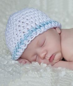 Sleeping infant wearing a white knit beanie hat Crochet Hat Baby, Crochet Baby Cap, Crochet Baby Jacket, Kids Crochet Pattern, Crochet Winter Hats, Personalized Baby Shower Gifts, Easy Patterns, Cap Patterns, Crochet Cap