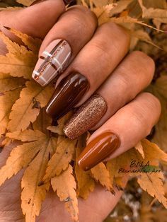 Nail Ideas For Fall Autumn, Autumn Nails Plaid, Fall Nails Oval Shape Short, Brown And Maroon Nails, Fall Long Nail Designs, November Nails Fall, Fall Manicure