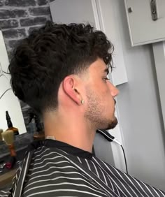 Low Taper Wavy Hair Men, Short Haircuts For Men With Wavy Hair, Taper Fade Mullet Wavy Hair, Haircut Men 2020, Lower Taper Fade, Men’s Curly Hair Taper, Low Taper Fade Textured Fringe