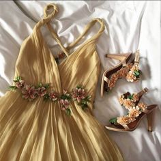 Dress And Shoes, Pixie Hollow, Prom Dresses 2018, 90's Fashion, Nature Themed, Audrey Hepburn, Fancy Dresses, Look Chic, A Dress