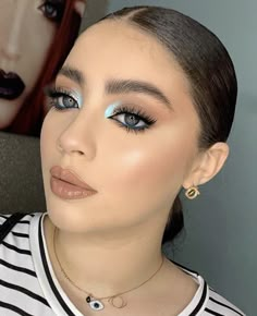 Makeup Baby Blue, Elegant Blue Eyeshadow Looks, Makeup Social, Light Blue And Gold Eyeshadow, Light Blue Eyeshadow With Rhinestones