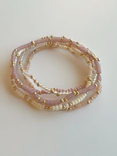 Diy Stacking Bracelets, Cute Homemade Bracelet Ideas, Elegant Beaded Bracelets, Beaded Bracelets Gold, Beaded Bracelet Inspiration, Stackable Heishi Beads Bracelets, Dainty Hand-strung Beaded Bracelets With Round Beads, Dainty Hand-strung Beaded Bracelets, Beaded Bracelet Stacks