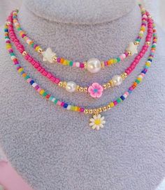 Chockers Diy, Ideas Para Pulseras Aesthetic, Ideas De Collares Aesthetic, Chokers Aesthetic, Diy Necklace Ideas, Preppy Necklace, Make Your Own Necklace, Preppy Necklaces, قلادات متدلية