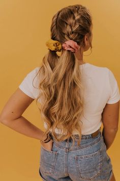 Add some color to your hairdo with these fun hair scrunchies! Featuring bold bright colors, you can pair these with almost any outfit you choose. Shop these scrunchies and more on our online clothing boutique! Blond Rose, Peinados Fáciles Para Cabello Corto, Braids Hair, Braid Ideas, Penteado Cabelo Curto, Braided Hair, Long Blonde, Hair Braids, Trending Hairstyles