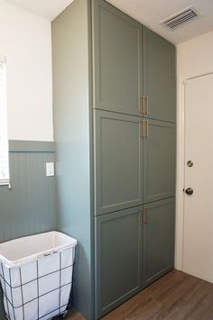 The hottest color of 2022 -- SAGE GREEN! Door Refacing, Kitchen Cabinets Painting, Sanding Furniture, Dated Kitchen, Paint Cabinets, How To Paint Furniture, Cabinet Diy, Cleaning Cabinets, Shaker Doors