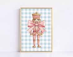 Bring a touch of elegance and charm to your holiday decor with this pink nutcracker Christmas print paired with a delightful pink and gold bow wall art. Perfect for those who love pastel tones and whimsical designs, this set of pink Christmas art pieces creates a cozy and inviting holiday atmosphere. Ideal as pastel Christmas decor, these prints capture the magic of the season with their unique, cute style. Christmas Decor Nutcracker, Cute Christmas Art, Pink Nutcracker Christmas, Pastel Christmas Decor, Love Pastel, Bow Wall, Pink Nutcracker