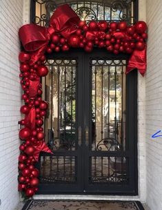 Retail Christmas Windows, Glam Decor, Sweet Christmas, Holiday Decorating, Deck The Halls, Holidays And Events, Holiday Parties, Christmas Time, Random Stuff