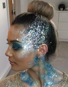 Mermaid Costume Makeup, Mermaid Dress Costume, Extreme Make-up, Carnaval Make-up, Mermaid Party Games, Mermaid Party Food, Christmas Party Makeup, Fantasy Make-up, Halloweenský Makeup