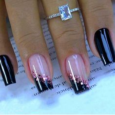 These Are Black And Pink Short Nails That Give Your Hands A Look Of Well Manicured Nails For Half The Price And Half The Time At The Salon. These Are Reusable And Long Lasting, For A Last Minute Event Or A Much Needed New Look With Out Breaking The Bank. They Can Be Removed, Re Applied, Painted And Even Reshaped For Full Customization. Comes With 24 Nails Sizes: Average, Petite And Large. Black Tips With Design, Black Nails Inspo Elegant, Unghie Sfumate, Fancy Nails Designs, Pink Nail, Nail Designs Glitter