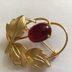 Vintage Brooch.Gorgeous Gold tone.Rhinestone Red Cabochon.New.Newer worn.Unmarked. Elegant Red Brooches Collectible, Red Formal Costume Jewelry Brooches, Vintage Brooch, Brooch Pin, Brooches, Cuff Bracelets, San Diego, Etsy Accessories, Bathing Beauties