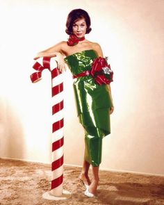 Tyler Moore, Mary Tyler Moore, Mode Tips, Christmas Shoot, British Invasion, Christmas Photoshoot, Beauty Dress