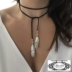 Suede Choker Necklace, Looks Country, Leather Choker Necklace, Boho Feathers, Boho Choker, Gothic Necklace, Black Accessories, Feather Charms, Leather Chokers