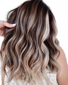 Brunette With Blonde Highlights All Over, Dimensional Color Hair, Blondish Brown Hair Highlights, Brown Hair With Balayage Highlights, Sand Balayage, Fall Hair Balayage, Blonde Hair With Dark Lowlights, Blonde Brown Highlights, Bronde Balayage Hair