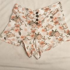 Rue 21 Women Floral Shorts, Elastic Waist Band ,Never Used, Size Medium. Fitted Bottoms For Summer Outings And Beach Season, Fitted Bottoms For Beach Season And Summer Outings, Fitted Casual Shorts For Summer Outings, Floral Print Short Bottoms For Summer Outings, High-waisted Shorts For Summer Outings In Spring, Casual Fitted Summer Shorts, High Waist Floral Print Summer Shorts, High-waisted Floral Print Summer Shorts, Fitted Short Bottoms For Summer Outings