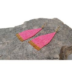 Gold Pink earrings Dainty earrings Delicate earrings Seed bead earrings Minimalist earrings Simple earrings Summer earrings Native earrings Statement earrings Beaded earrings Fringe earrings Boho earrings Dangle earrings Colors: Pink + Gold Length of the Earrings - 3 1/3 inches (8.5 cm) Shipping worldwide Gift packedge - FREE! Thanks for view! Please note that due to lighting effects, monitor's brightness, contrast and other settings, there might be some slight differences in the color tone/shad Evening Necklace, Beadwork Earrings, Ombre Earrings, Beadwork Necklace, Native American Beaded Earrings, Bead Work Jewelry, Summer Earring, Colorful Earrings, Earrings Minimalist