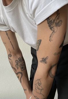 Mens Body Tattoos, Clever Tattoos, Stay With Me, Hand Tattoos For Guys, Black Ink Tattoos, Arm Tattoos For Guys