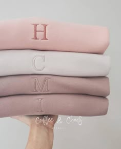 "Neutral simple monogrammed single initial embroidered sweatshirt! This monogrammed sweatshirt is perfect for gift giving. Monogram will be approx. 1 inch in height. Snuggle up in the coziest sweatshirt ever! This sweatshirt is so buttery soft and lightweight so it is perfect to wear year round. It's not super thick giving it a nice light weight feel.  Sweatshirt details:  - Bella & Canvas drop shoulder sweatshirt.  - Materials: airlume combed & ringspun cotton/polyster.  - Light weight sweatshirt so it is perfect for year round, this is NOT a thick heavy sweatshirt. - Unisex sizing so the sweatshirt will fit oversized like a men's fit, please refer to sizing chart in the display photos.  - I recommend your normal sizing in women's if you would like an oversized fit. Or size down one size Monogram Clothes, Birthday Personalised Gifts, Embroidery Machine Sweatshirt, Monogrammed Gift Ideas, Monogram Sweatshirt Ideas, Basic Cotton Sweatshirt With Letter Embroidery, Personalized Sweatshirts, Everyday Cotton Sweatshirt With Letter Embroidery, Sweatshirt Flatlay