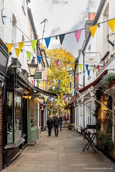 Ted Lasso street in Richmond Ted Lasso London Tour, London Accommodation, Gorgeous Places, Popular Places