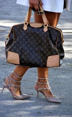 Τσάντες Louis Vuitton, Sac Michael Kors, Sac Louis Vuitton, Handbag Heaven, Purses Michael Kors, Fashion Lookbook, Lv Bag, Louis Vuitton Speedy Bag