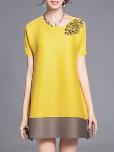 Shop Tunics - Short Sleeve Color-block Crew Neck Casual Tunic online. Discover unique designers fashion at StyleWe.com. Áo Blu, Simple Tunic, Casual Tunics, Colorblock Dress, Mode Vintage, Look Chic, Sewing Dresses, Yellow Dress, Simple Dresses