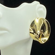 One Pair Spain Jondell Modernist Designer Heavy 18k Yellow Gold Earrings, Featuring Geometric Design, 3d And In Spiral Shaped. It Measures 1 3/8" X 1 1/8", Clip On With Pierced Post, Weight 18.6gm, Hallmark 750 Jondell Spain The Purchase Is Accompanied With A Professional Jeweler Appraisal Of Estimated Retail Replacement Value $5,439 (1 Inch = 25.4 Mm; 1 Dime = 17.9mm). All Items Are Pre-Owned Unless Otherwise Stated. This Means They Have The Usual Aspects Of Pre-Owned Jewelry, Such As Light Scr Polished Fine Jewelry Earrings For Party, Fine Jewelry Earrings For Party With Polished Finish, Yellow Gold 14k Party Earrings, Party Earrings In 14k Yellow Gold, Formal Gold Plated Earrings With Shiny Finish, 14k Yellow Gold Earrings For Party, Yellow Gold 14k Earrings For Party, Modern Gold Clip-on Earrings For Wedding, Elegant Yellow Gold Hoop Earrings For Evening