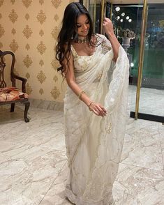 Asian Wedding Guest, Indian Fits, Drape Sarees, Play With Fire, Saree Style, Traditional Indian Dress