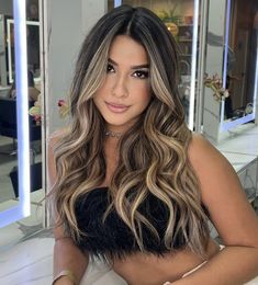 Latina Blonde Hair Olive Skin, Heavy Highlights On Dark Hair, Balyage Long Hair, Rambut Brunette, Black Hair Balayage, Brown Hair Looks, Brown Hair Inspo, Ombre Hair Blonde