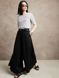 Petite Linen Elbow T-Shirt | Banana Republic Polished Casual, Luxury Linen, Elbow Sleeve, High Waisted Trousers, Petite Size, Navy And White, New Product, White Stripe, Banana Republic