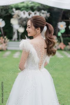 Stock Image: bride on wedding-day with ponytail hair Growing Out Bangs, 2017 Hair Trends, Holographic Hair, Elegant Updos, Stylish Hairstyles, India Wedding, Latest Hair Trends, Ponytail Hair, Hairstyle Look