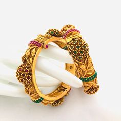 "2.6,2.8 Openable Bracelet/Jaipuri Bangle/Statement Bracelet/Sabyasachi/Meenakari Kangan/Indian Jewelry/Bridal Bracelet/Pakistani Jewelry This bangles set is handcrafted with love and creativity and are perfect for any occasion may it be engagement, Wedding or any bridal ceremonies or social get-together. These handcrafted beautiful high quality are made in Copper with traditional Rajasthani Kundan, Polki and Meenakari handwork and are lined with fine lustrous stones. Pair them up with Indian tr Meenakari Kundan Bangle For Reception, Elegant Kundan Bangle With Meenakari, Traditional Kundan Bangle With Meenakari, Luxury Kundan Multicolor Bangle, Red Meenakari Kundan Bangle, Matte Gold Earrings, Oxidized Silver Necklace, Ruby Bangles, Oxidised Silver Jewelry