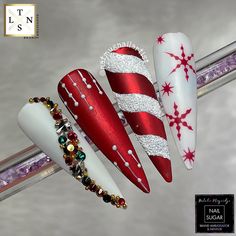 Nails Products, Year Nails, Nail Art Noel, Christmas Nail Art Easy, Xmas Nail Art, New Years Nail Designs, Gel Paint, Holiday Nails Christmas, Art Deco Nails