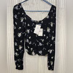 “Sophie Rue” Floral Crop Top Size Large With Long Sleeves. Top Is New With Tags Please See Pictures. Pit: (19.5) Stretch Waistband Crop Top (Short) Adjustable Stretch #Srct Black Ruched Blouse For Summer, Black Ruched Blouse For Spring, Fitted Black Floral Print Tops, Fitted Black Top For Brunch, Sleeves Top, Floral Crop Tops, Black Crop Tops, Black Floral, Black Red