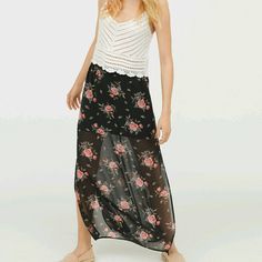 Long Skirt In Airy Woven Fabric With An Elasticized Waistband And High Slits At The Sides. Short Liner Skirt. Composition Lining: 100% Polyester * Add Me On Vinted: Jaredesparza, For Cheaper Shipping Rates * Floral Print Long Skirt For Beach, Floral Print Skirted Bottoms For Beach, Beach Skirted Bottoms With Floral Print, Floral Print Maxi-length Summer Bottoms, Relaxed Maxi Skirt For Beach, Relaxed Fit Maxi Skirt For Beach, Flowy Skirt Bottoms With Floral Print For Beach Season, Summer Maxi Bottoms For Day Out, Flowy Skirt With Floral Print For Beach Season