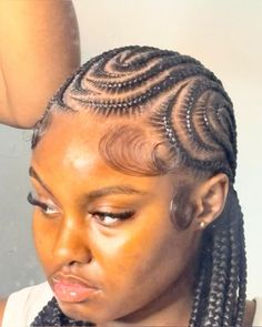 @styledbyarii_ Short Alicia Keys Braids, Swirl Cornrows Braids, Small Feedin Braids Straight Back Design, Cornrows Braids On Natural Hair, Black Girls Cornrow Hairstyles, Medium Alicia Keys Braids, Cornrow Styles Natural Hair, Backline Hairstyle Braids, Alicia Keys Braids 2000s