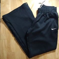 Vintage Nike Mesh Sweat Pants Joggers Trainers, Side Pockets, Adjustable Snaps At Bottom Openings (Pictured) - Size Medium Women - Measures Adjustable Drawstring Elastic Waist(Flat)=14.5" Inseam=29" Front Rise=12" Bottom Opening (Un-Snapped)=11" - Excellent Condition, No Flaws - Black Color Pants Colored Pants, Jogger Sweatpants, Vintage Nike, Picture Sizes, Trousers Women, Fancy Dresses, Elastic Waist, Capri Pants, Sweatpants