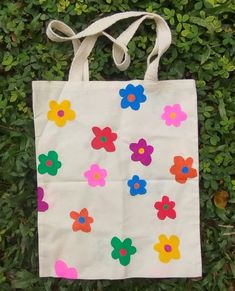 Ecobag flores / ecobag flowers / totebag / ecobag art / art / artesanato / cute / kawaii / flowers / ecobag flor Kawaii Flowers, Cute Kawaii, Art Art, Photo And Video, Instagram Photos, Instagram Photo, Flowers, Instagram, Art