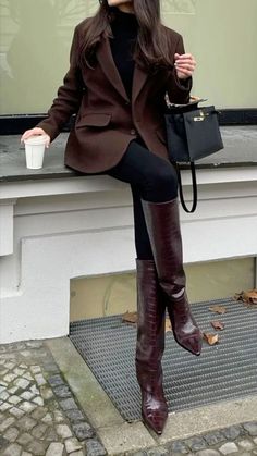 Old Money Winter, Classy Winter Outfits, Skandinavian Fashion, Winter Fashion Outfits Casual, Chique Outfits, Corporate Outfits, Elegante Casual, Classy Work Outfits, Trendy Fall Outfits