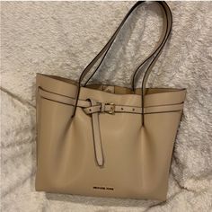 Like New Michael Kors Emilia Tote, Michael Kors Tan Bag With Gold-tone Hardware, Michael Kors Tote With Gold-tone Hardware, Michael Kors Bag, Womens Tote Bags, Cream Color, Leather Tote, Michael Kors, Cream