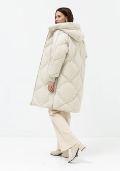 Description: When the cold day hits, you’ll barely even notice. This puffer coat is made to an high-fashion slightly relaxed silhouette and filled with premium lightweight duck down for added warmth. You will be nice and warm, stylish, wrap it up. Product Details: Filling: 90% pure white down, 10% white feather Shell: a luxurious Japanese Stretch Hi-tech fabric with a smooth, soft-to-the-touch finish. It’s designed to protect in unpredictable weather with a wind-resistant finish and durable, mid White Feather, White Feathers, Diamond Quilt, Be Nice, Hooded Coat, Duck Down, Down Coat, Range Of Motion, Knit Cuff