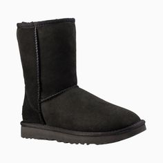 Short Winter Boots, Classic Ugg Boots, Ugg Style, Ugg Classic Short, Ugg Classic Mini, Sheepskin Boots, Pull On Boots, Ugg Classic, Classic Boots