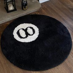 a black and white rug with the letter o on it