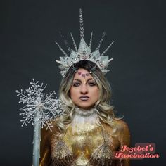 Unseelie – Winter crown of wickedness for the Unseelie Queen boasts many icicle spike sizes and types, with attention drawn to the largest center icicle spike—because the taller the spikes, the more powerful the queen--which blinks in different rainbow patterns. The two smaller clear icicle spikes Unseelie Queen, Witch Headdress, Spiked Crown, Ice Queen Costume, Snow White Queen, Winter Costume, Silver Costume, Festival Headpiece, Widow's Peak